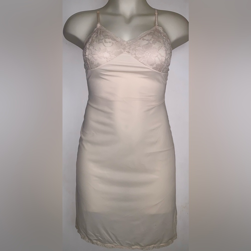 VTG Vintage  Wonder Maid full slip SZ 36 nylon